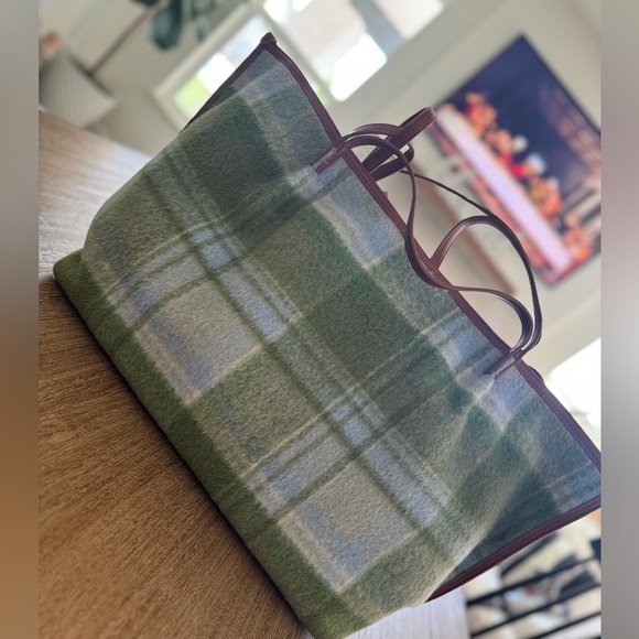 NWT Plaid Craft Tote Handbag - Universal
Thread Green - Picture 6 of 6